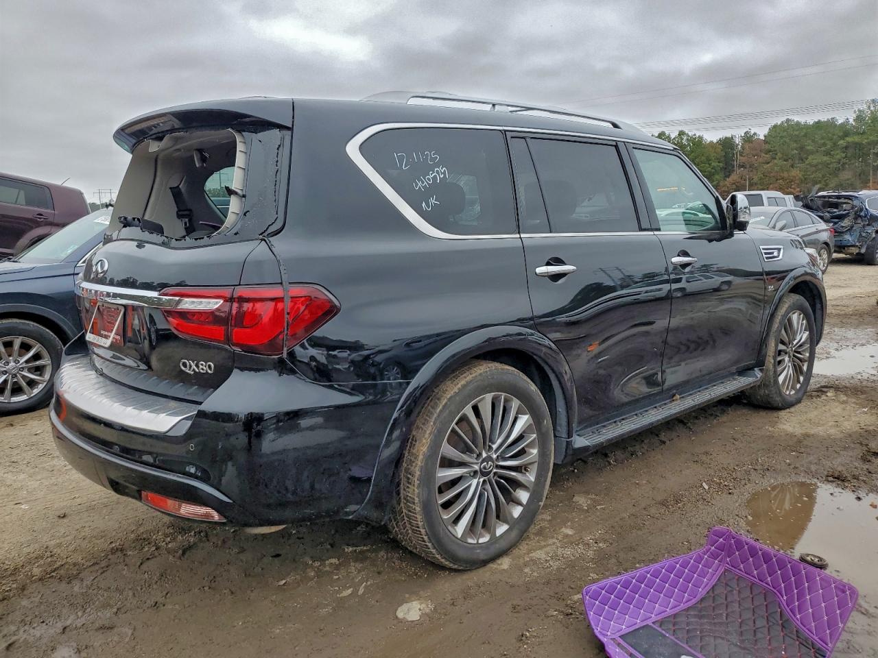 2018 INFINITI QX80 BASE photo 3