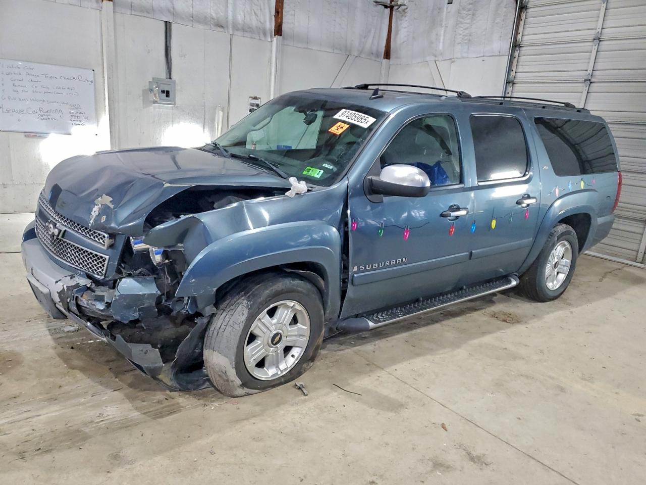 2008 CHEVROLET SUBURBAN K1500 LS — FRONT END damage — photo 1