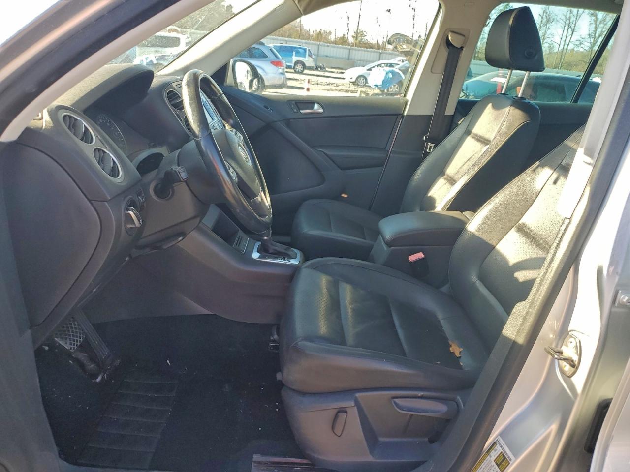 2011 VOLKSWAGEN TIGUAN S photo 7