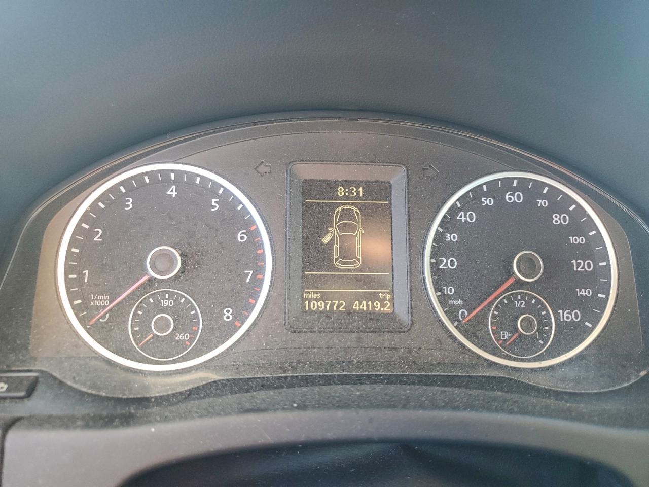 2011 VOLKSWAGEN TIGUAN S photo 9