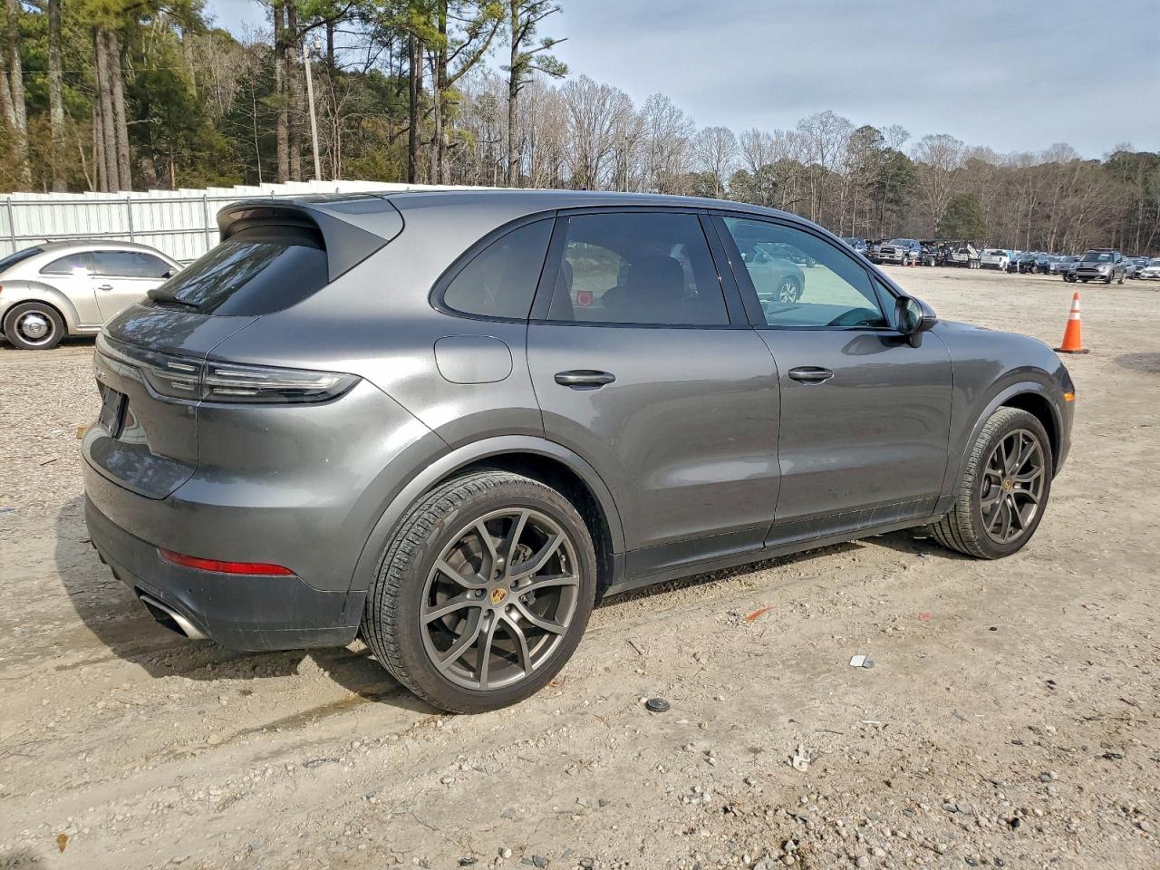 2019 PORSCHE CAYENNE photo 3