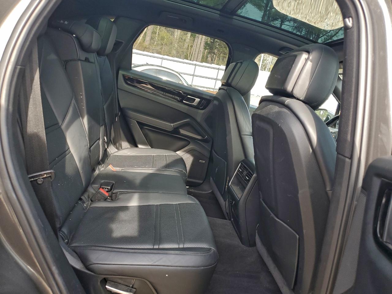 2019 PORSCHE CAYENNE photo 10