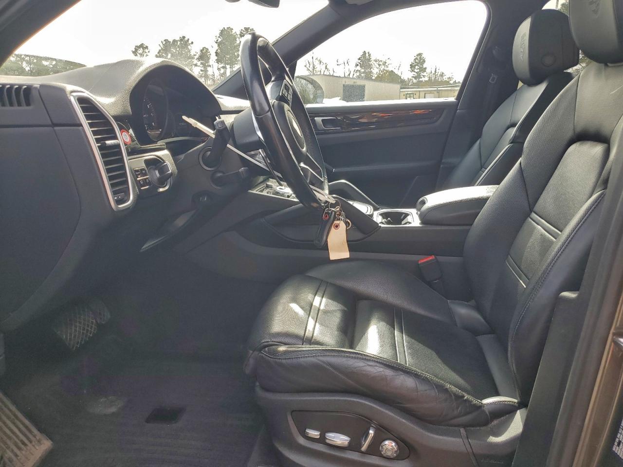 2019 PORSCHE CAYENNE photo 7