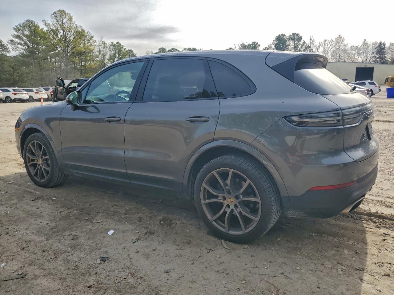 2019 PORSCHE CAYENNE photo 2