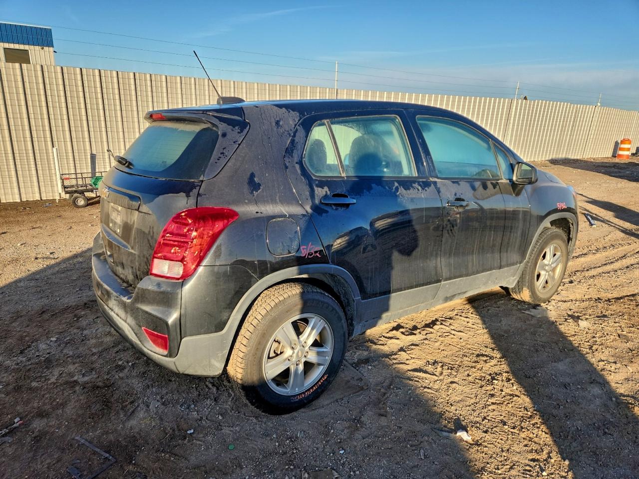 2019 CHEVROLET TRAX LS photo 3