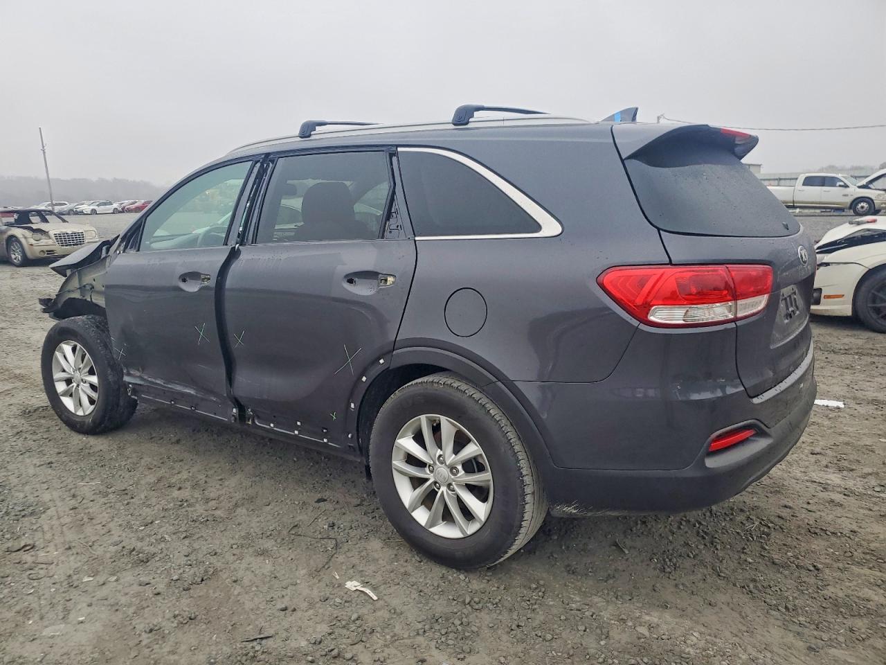 2017 KIA SORENTO LX photo 4