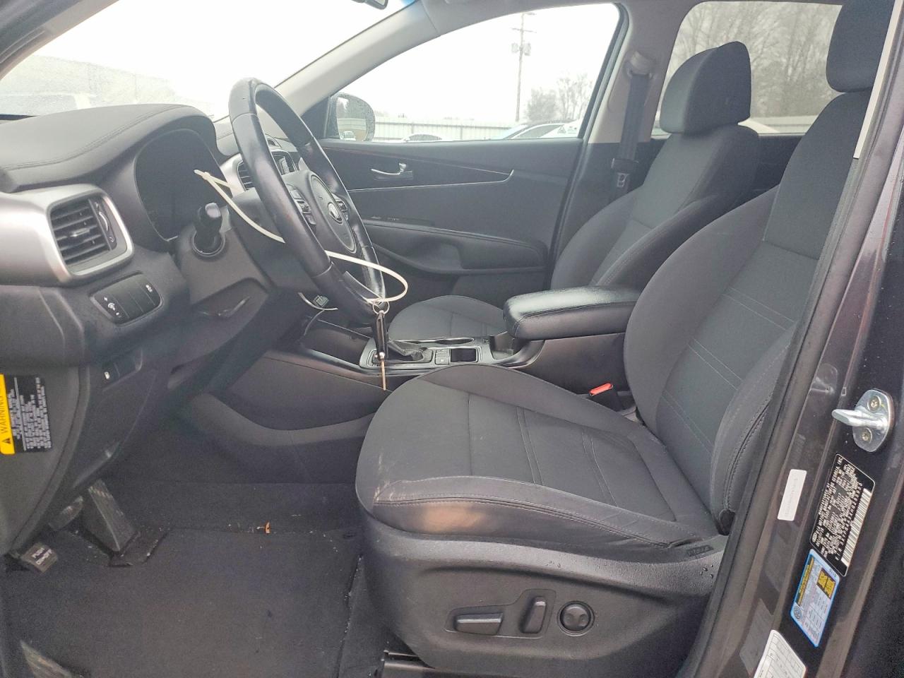2017 KIA SORENTO LX photo 19