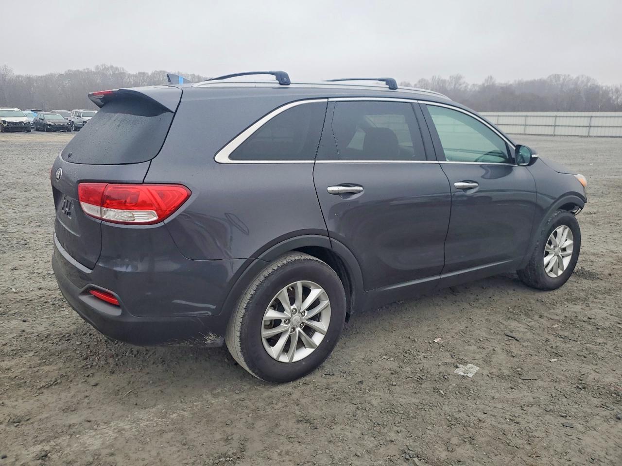2017 KIA SORENTO LX photo 7