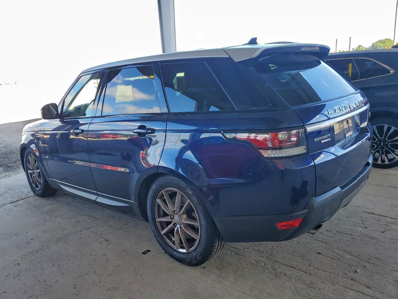 2016 LAND ROVER RANGE ROVER SPORT SE photo 2