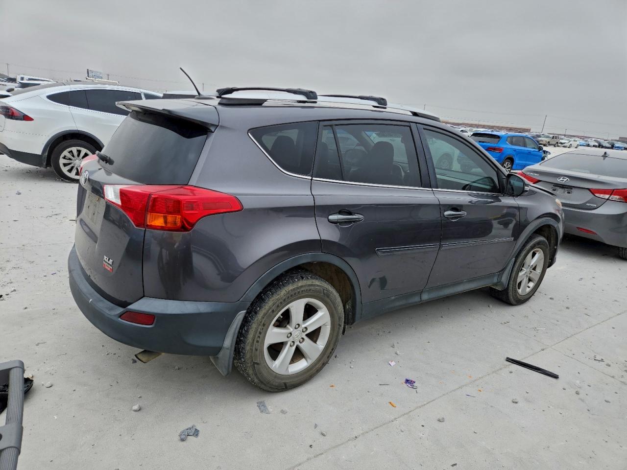 2014 TOYOTA RAV4 XLE photo 3