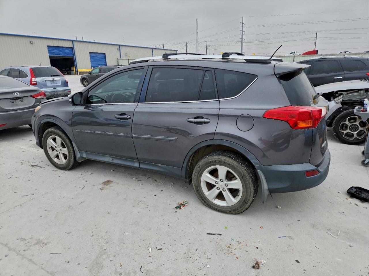 2014 TOYOTA RAV4 XLE photo 2
