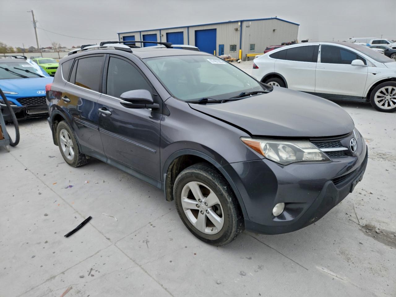 2014 TOYOTA RAV4 XLE photo 4