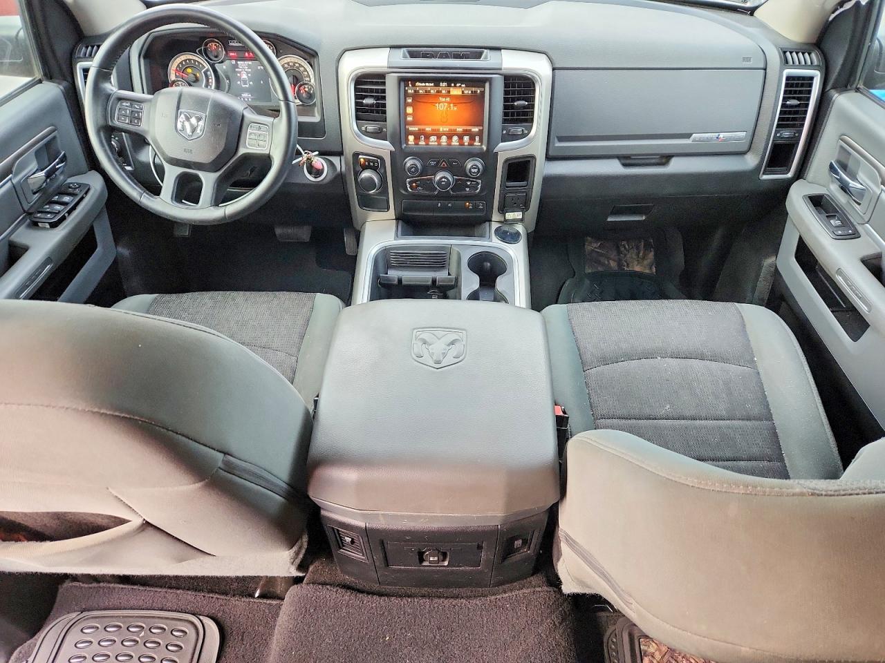 2016 RAM 1500 SLT photo 8