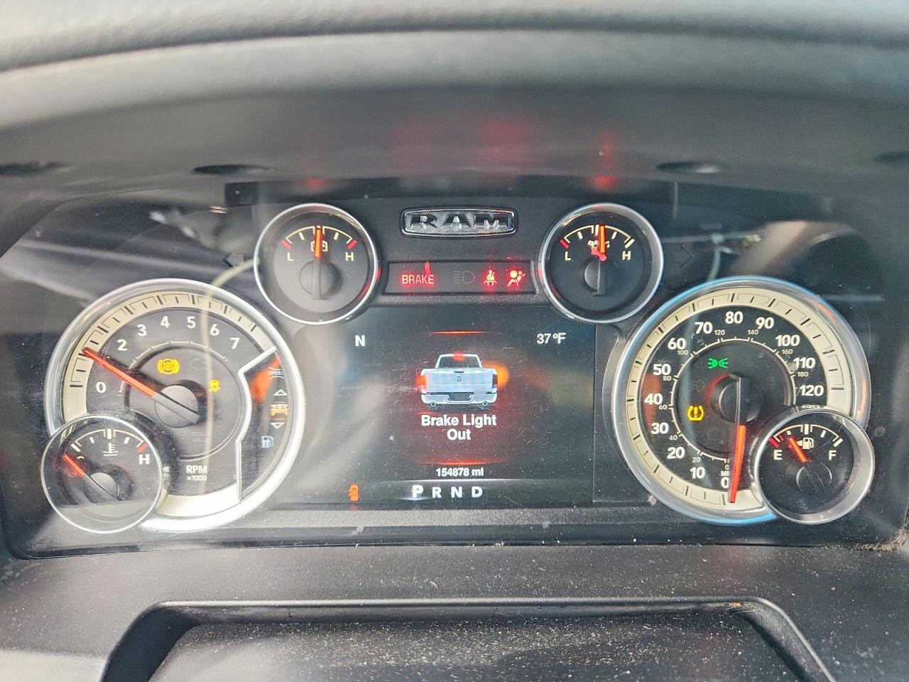 2016 RAM 1500 SLT photo 9