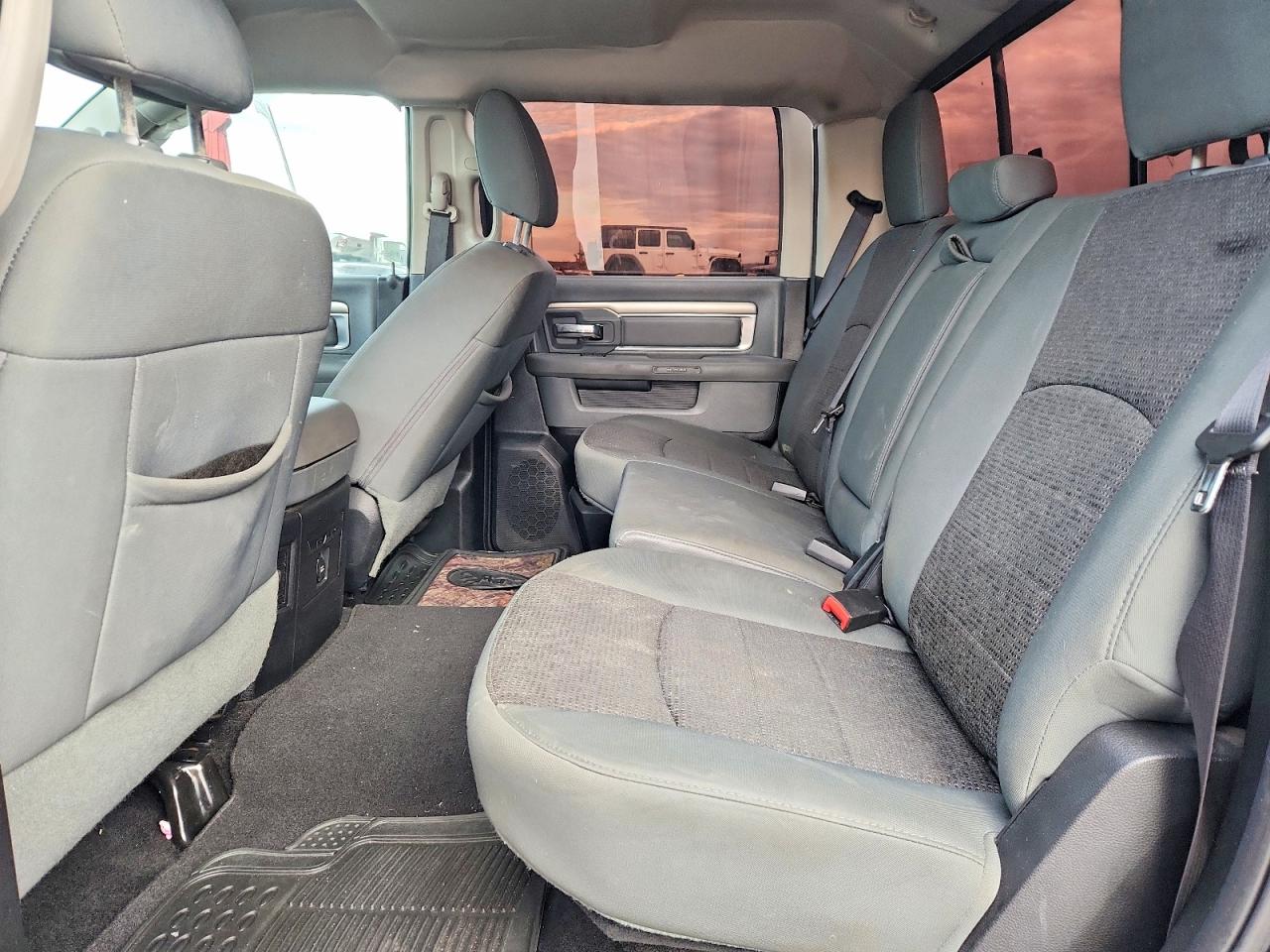 2016 RAM 1500 SLT photo 10