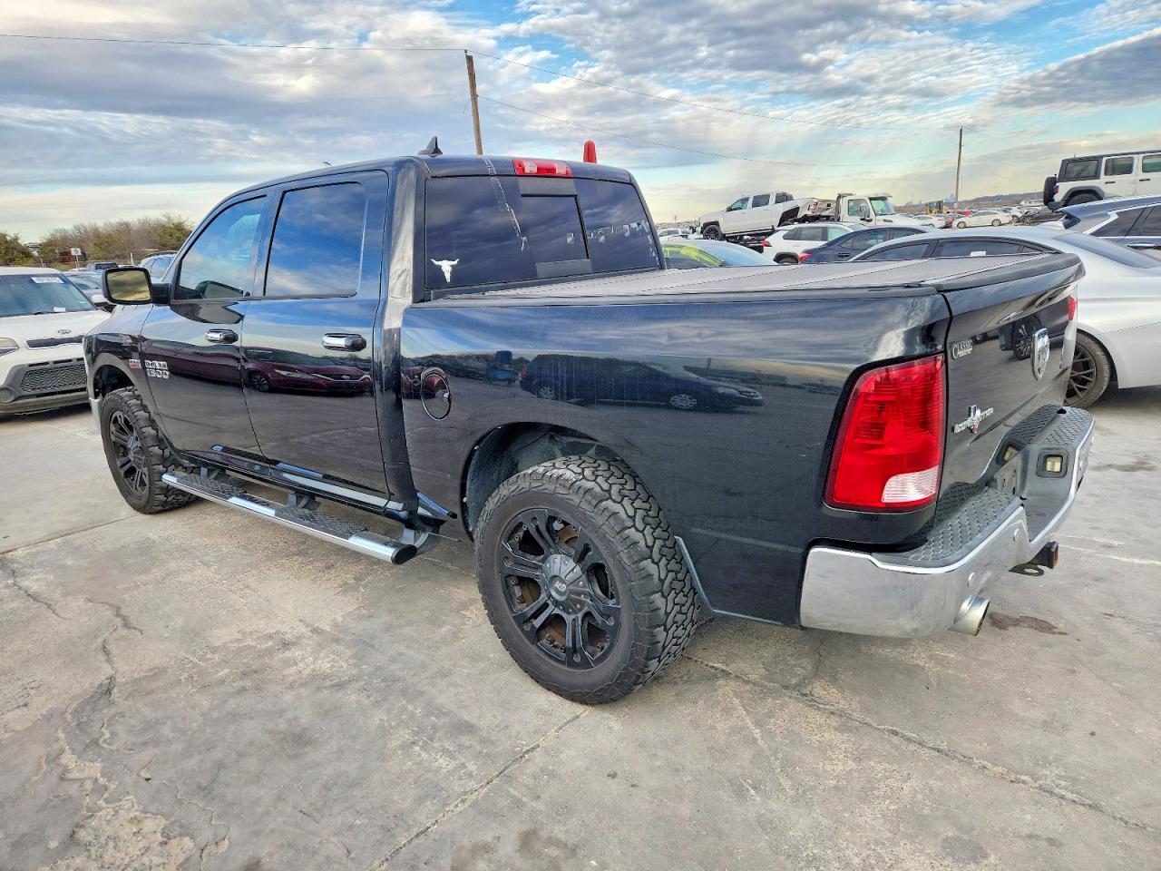 2016 RAM 1500 SLT photo 2