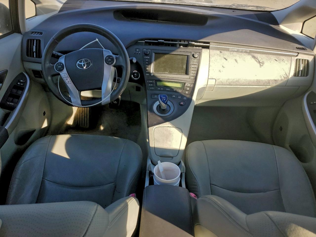 2011 TOYOTA PRIUS photo 8