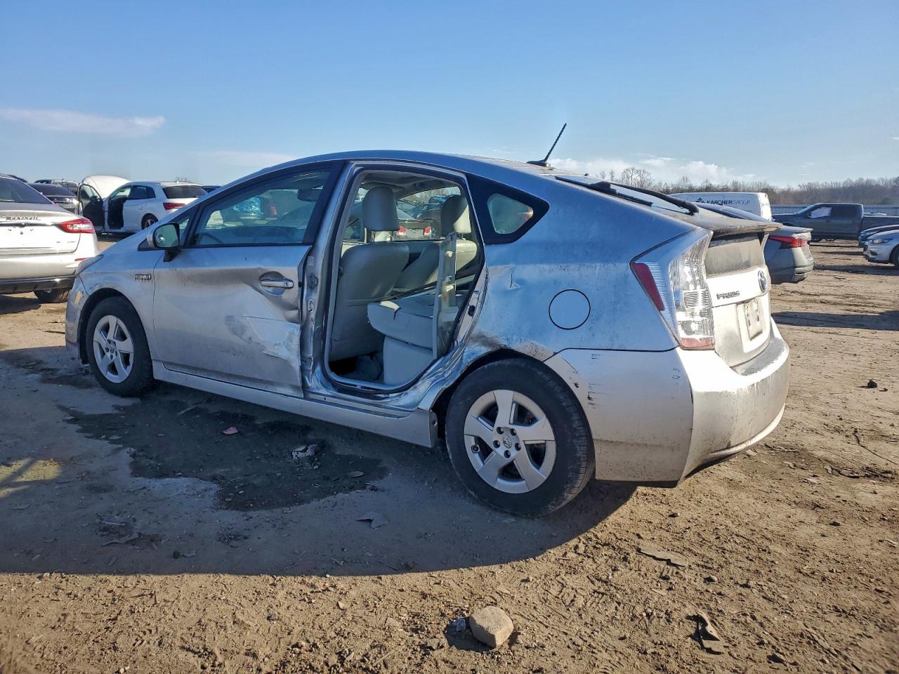 2011 TOYOTA PRIUS photo 2