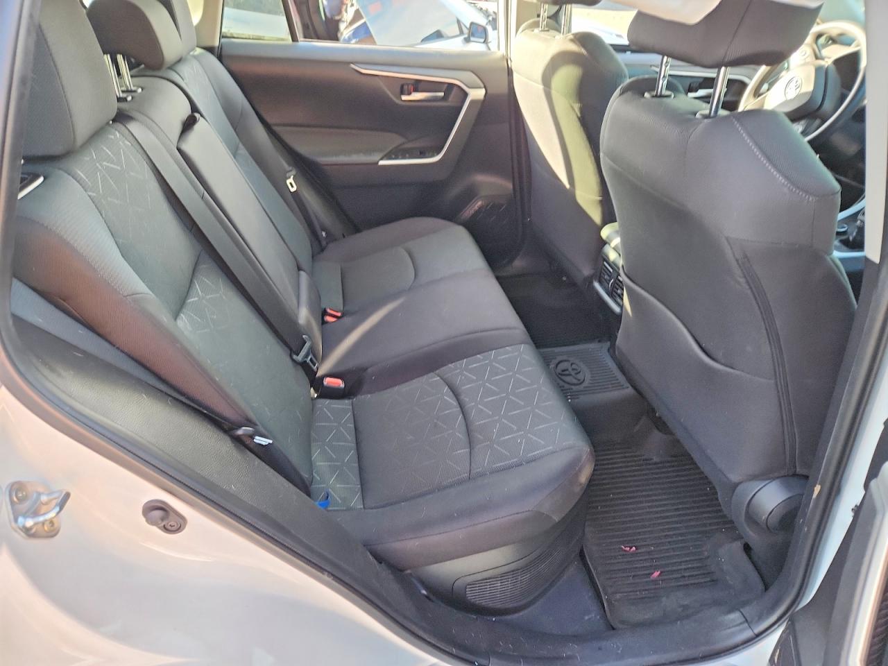 2024 TOYOTA RAV4 XLE photo 11