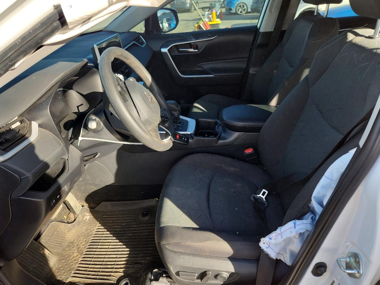 2024 TOYOTA RAV4 XLE photo 7