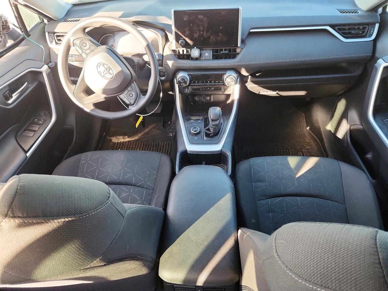 2024 TOYOTA RAV4 XLE photo 8