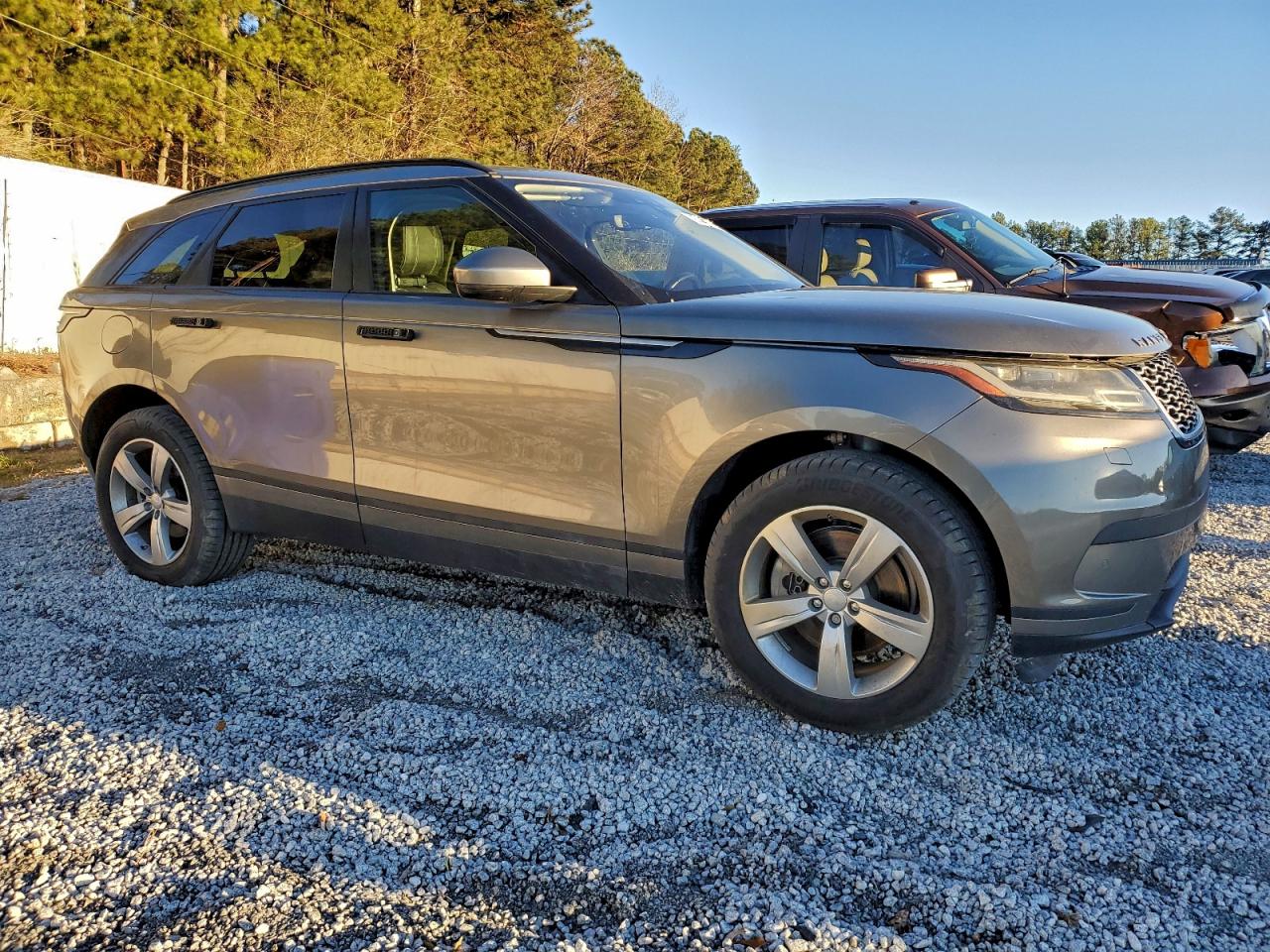 2019 LAND ROVER RANGE ROVER VELAR S photo 4