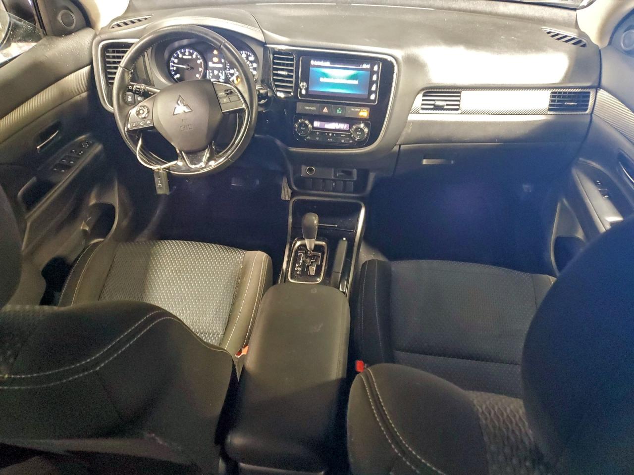 2018 MITSUBISHI OUTLANDER SE photo 8
