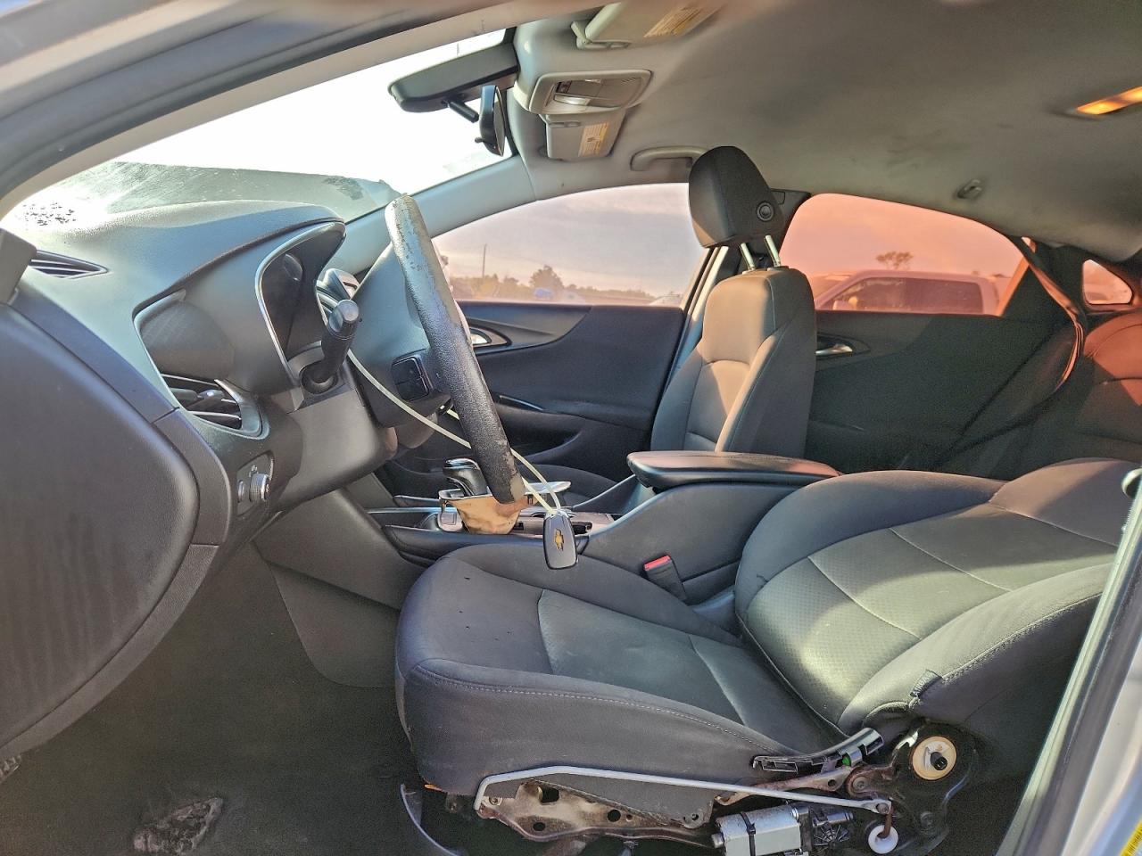 2017 CHEVROLET MALIBU LT photo 7