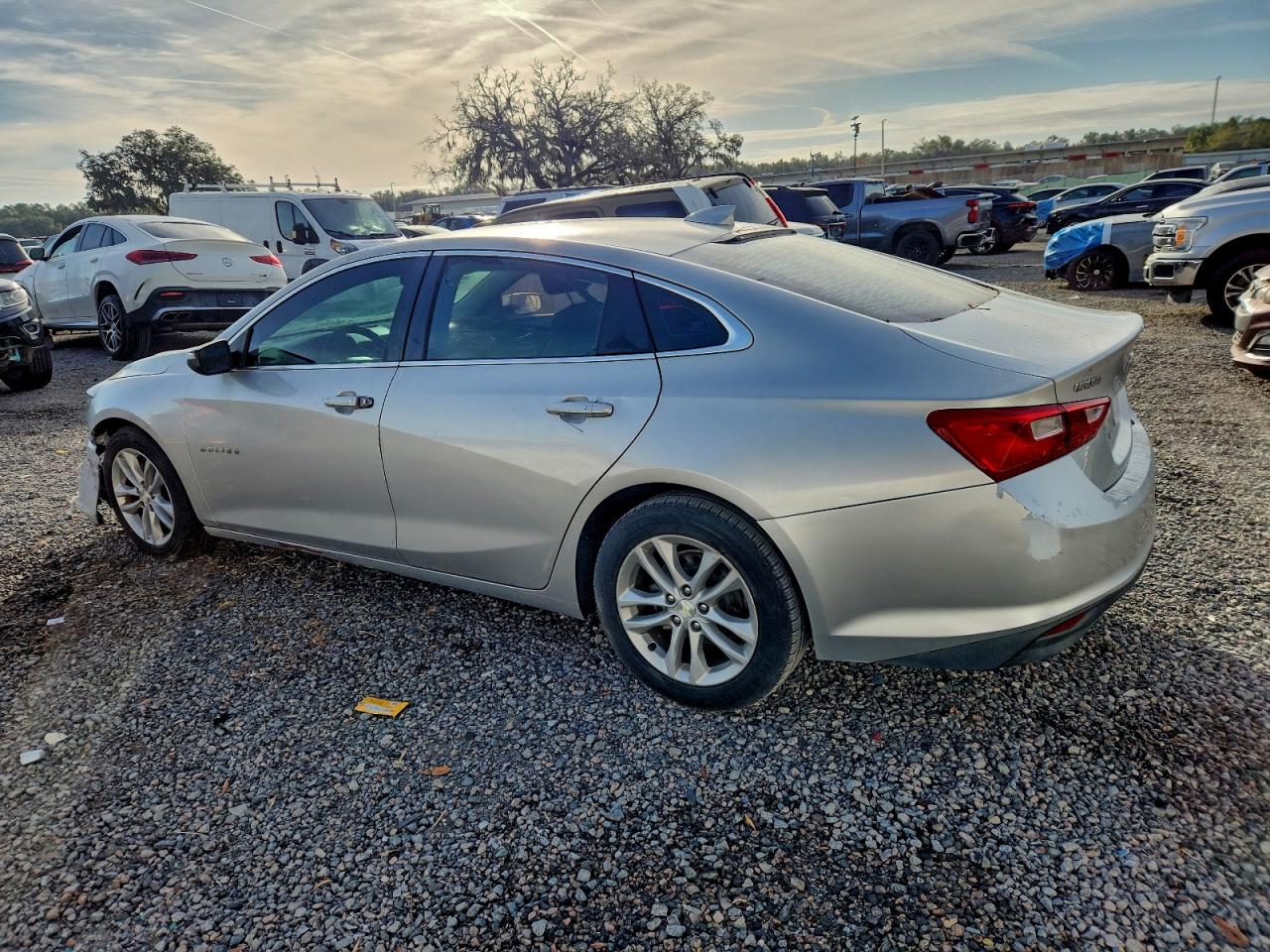 2017 CHEVROLET MALIBU LT photo 2