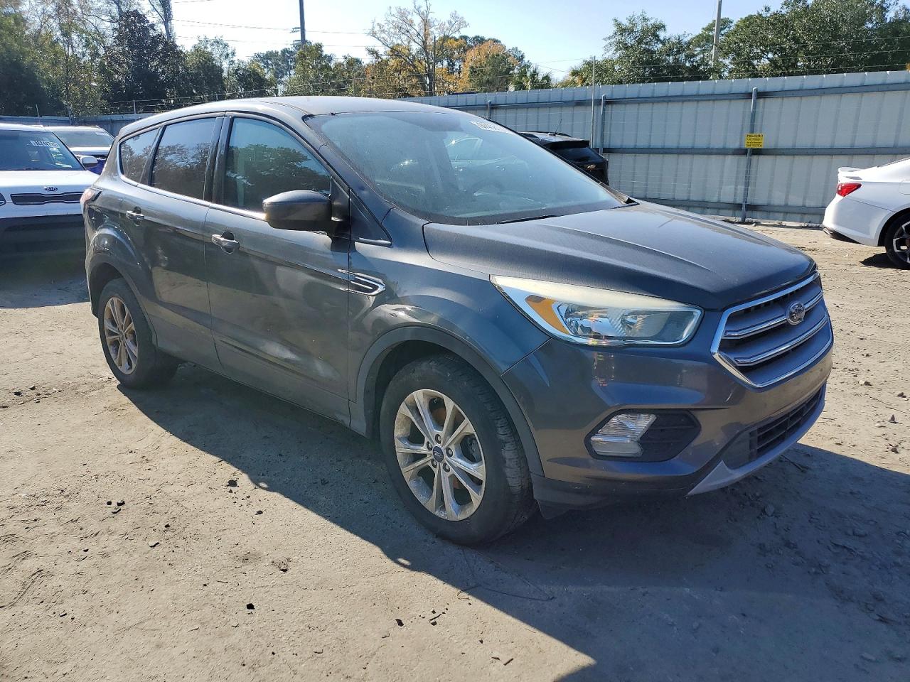 2017 FORD ESCAPE SE photo 4