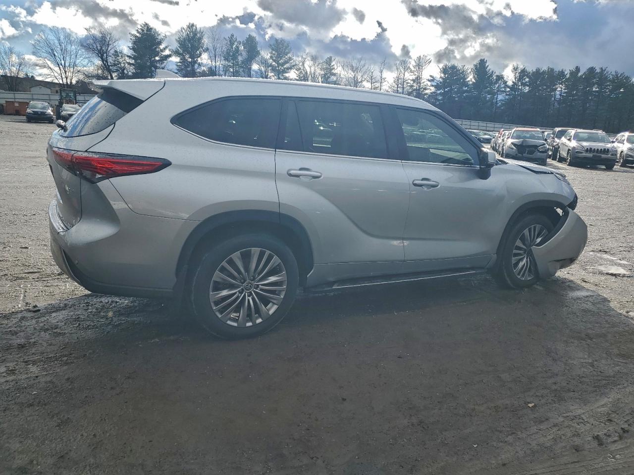2023 TOYOTA HIGHLANDER L photo 3