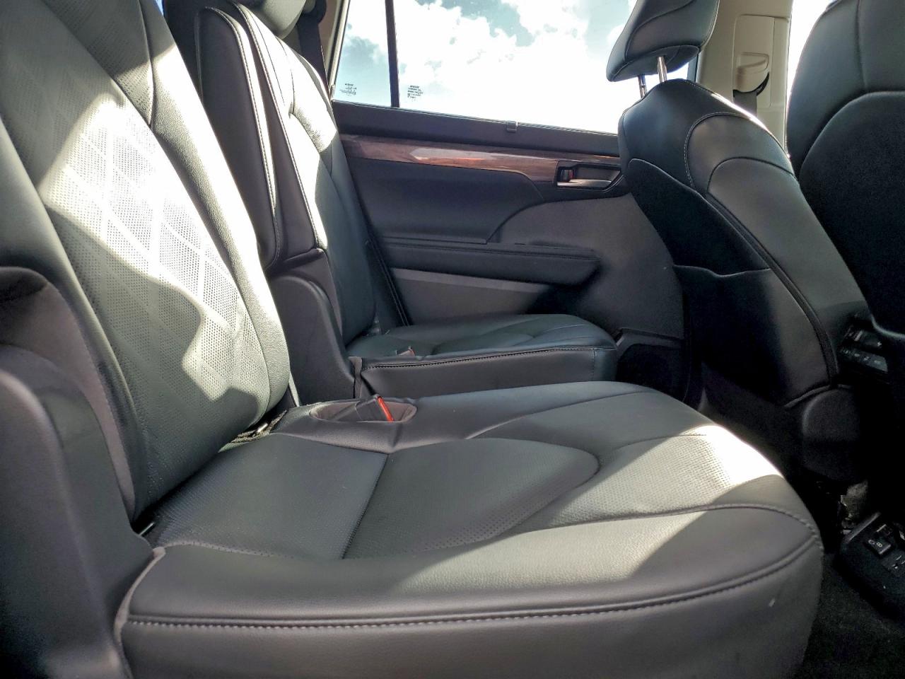 2023 TOYOTA HIGHLANDER L photo 11
