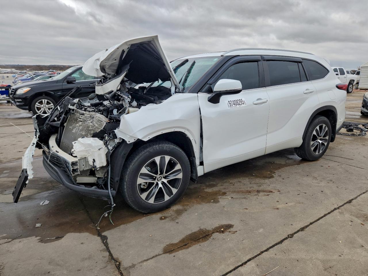 2023 TOYOTA HIGHLANDER