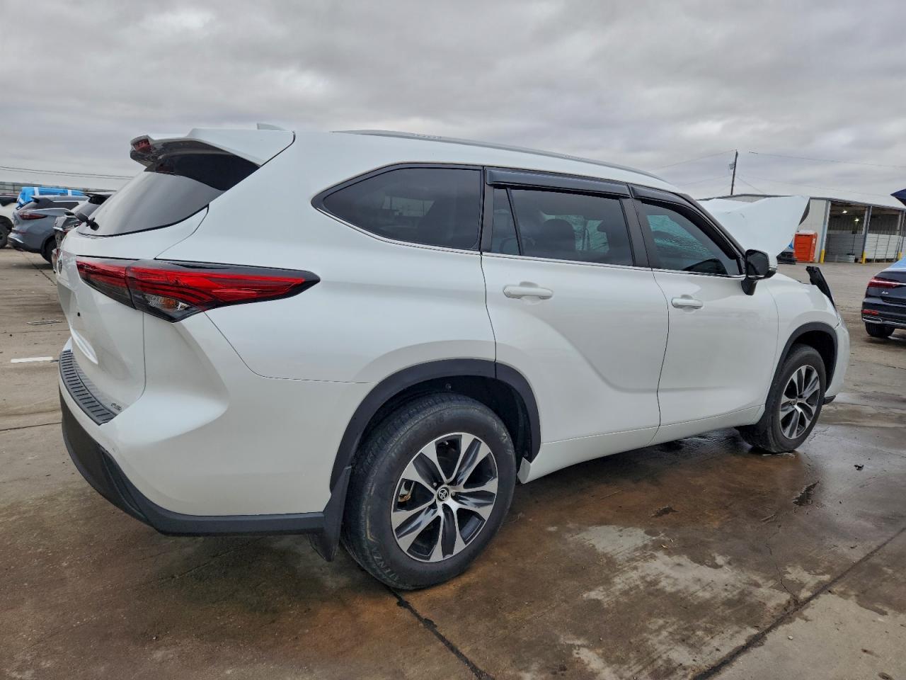 2023 TOYOTA HIGHLANDER L photo 3