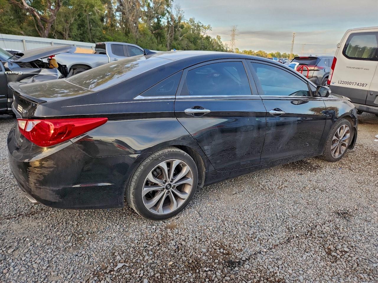 2013 HYUNDAI SONATA SE photo 3
