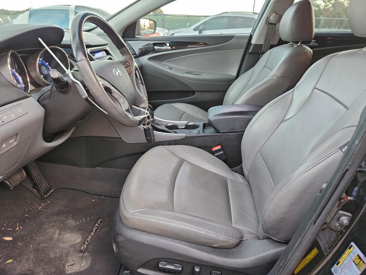 2013 HYUNDAI SONATA SE photo 7