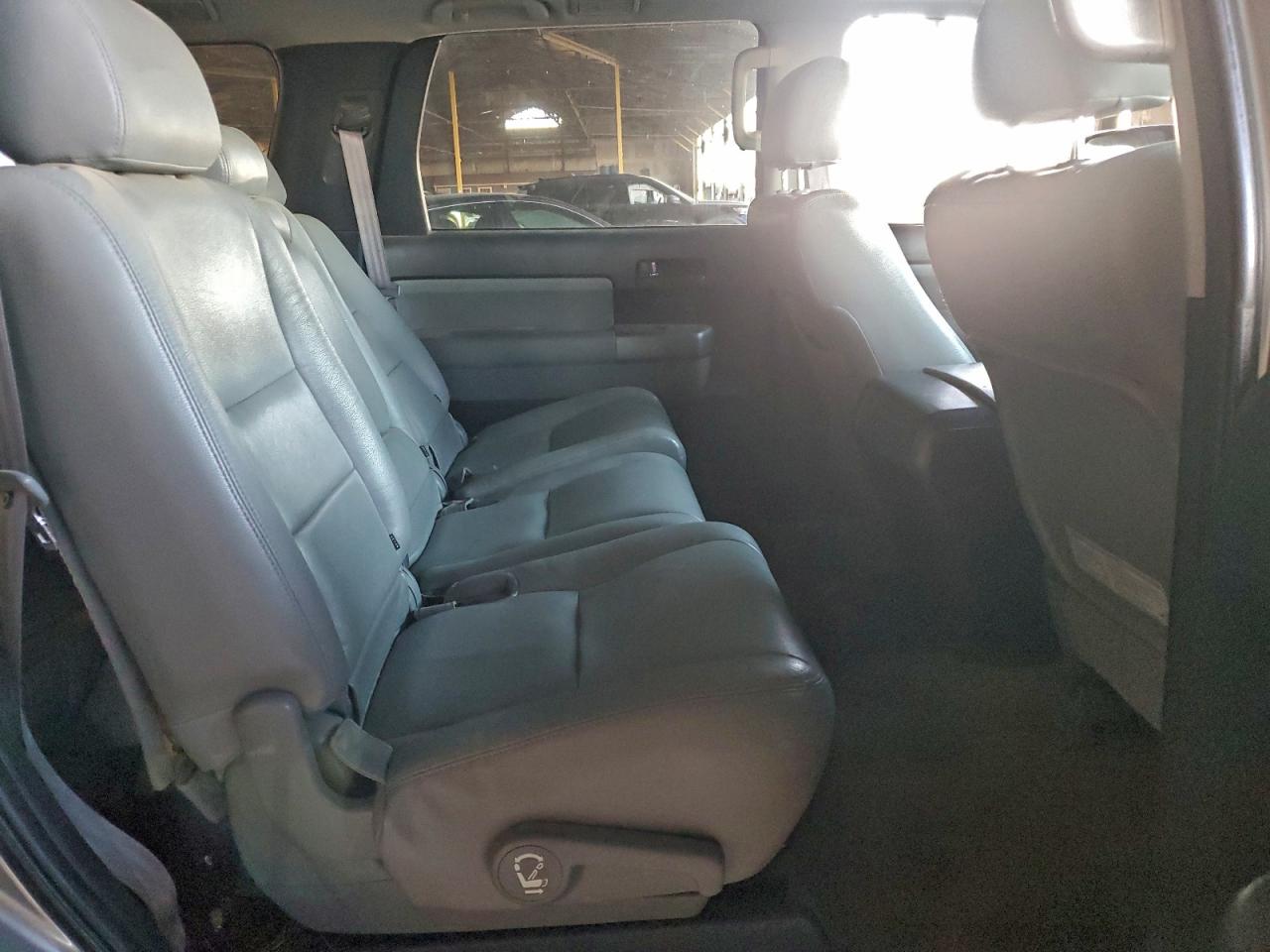 2010 TOYOTA SEQUOIA SR5 photo 11