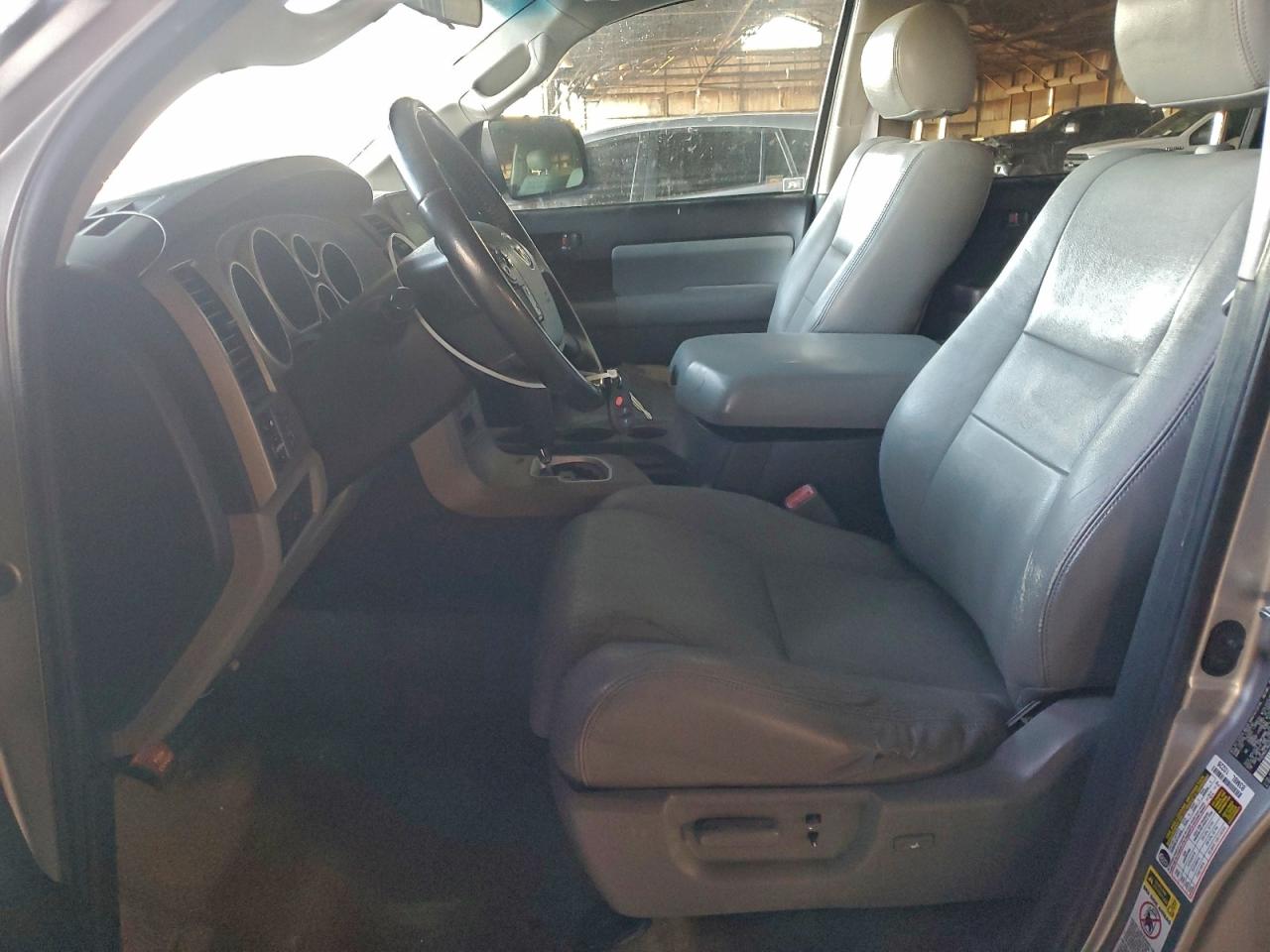 2010 TOYOTA SEQUOIA SR5 photo 7