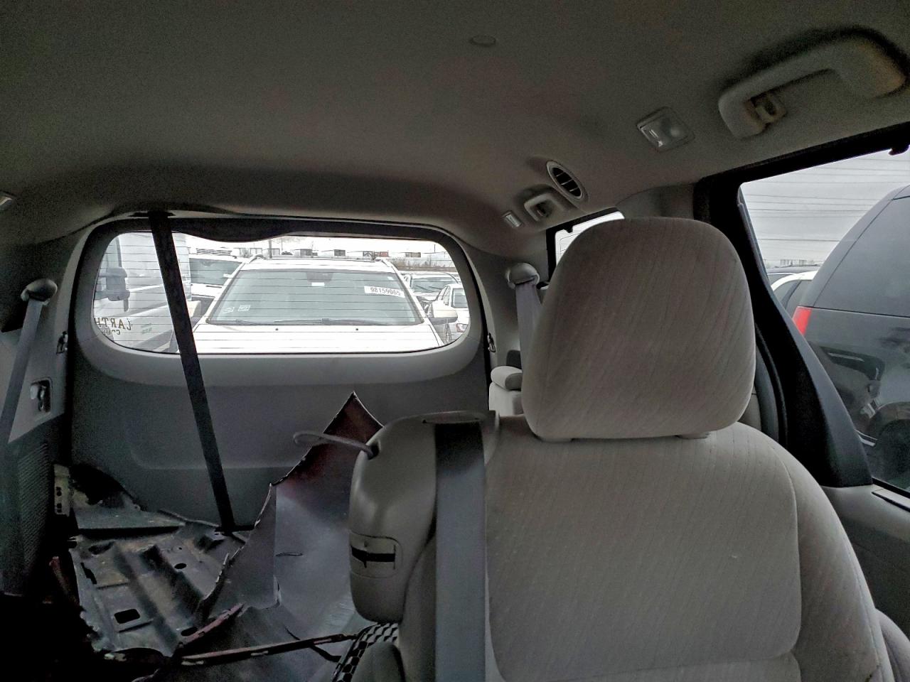 2016 TOYOTA SIENNA LE photo 10