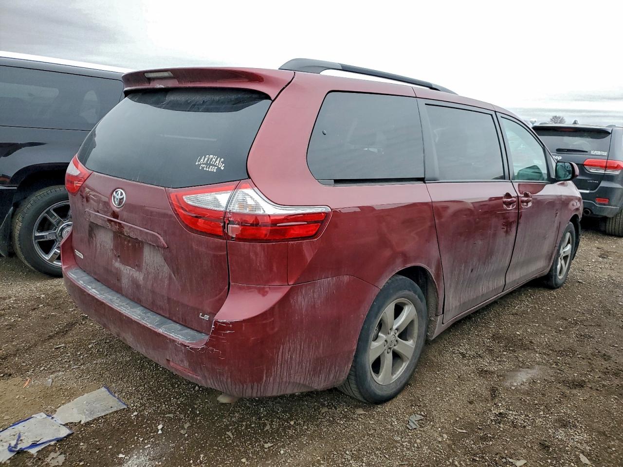 2016 TOYOTA SIENNA LE photo 3