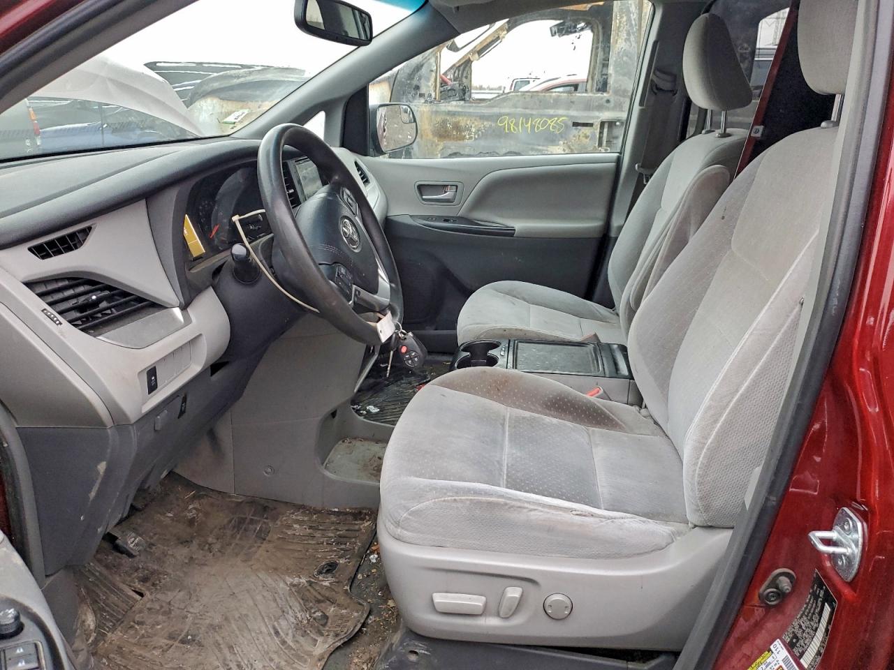 2016 TOYOTA SIENNA LE photo 7