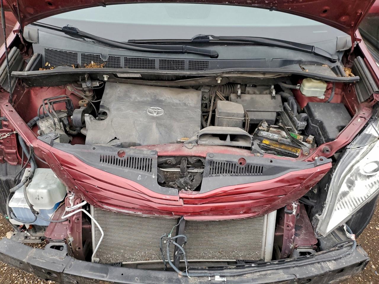 2016 TOYOTA SIENNA LE photo 11