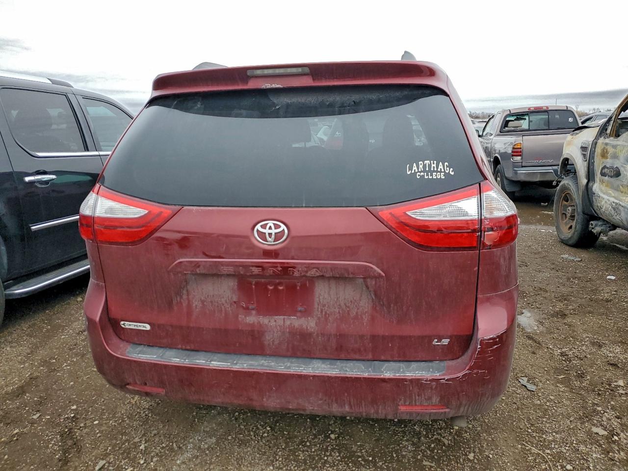 2016 TOYOTA SIENNA LE photo 6