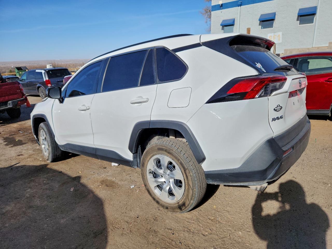 2021 TOYOTA RAV4 LE photo 3