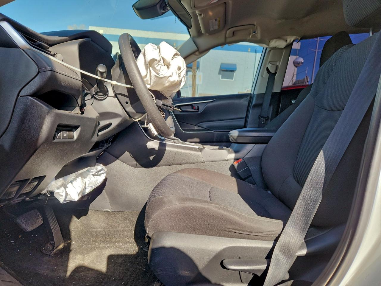 2021 TOYOTA RAV4 LE photo 13
