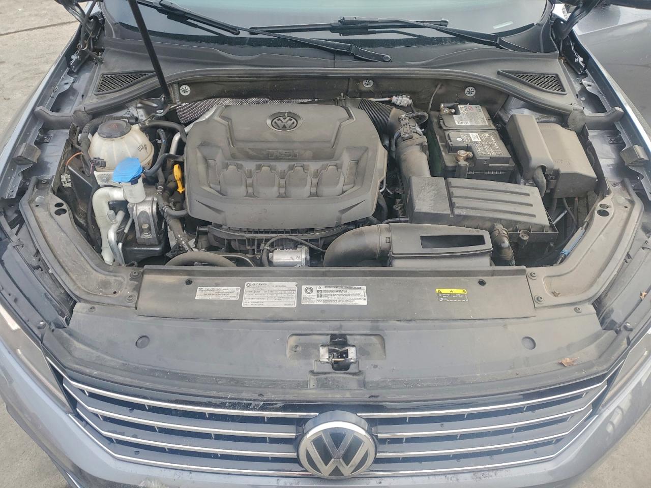 2019 VOLKSWAGEN PASSAT WOLFSBURG photo 11