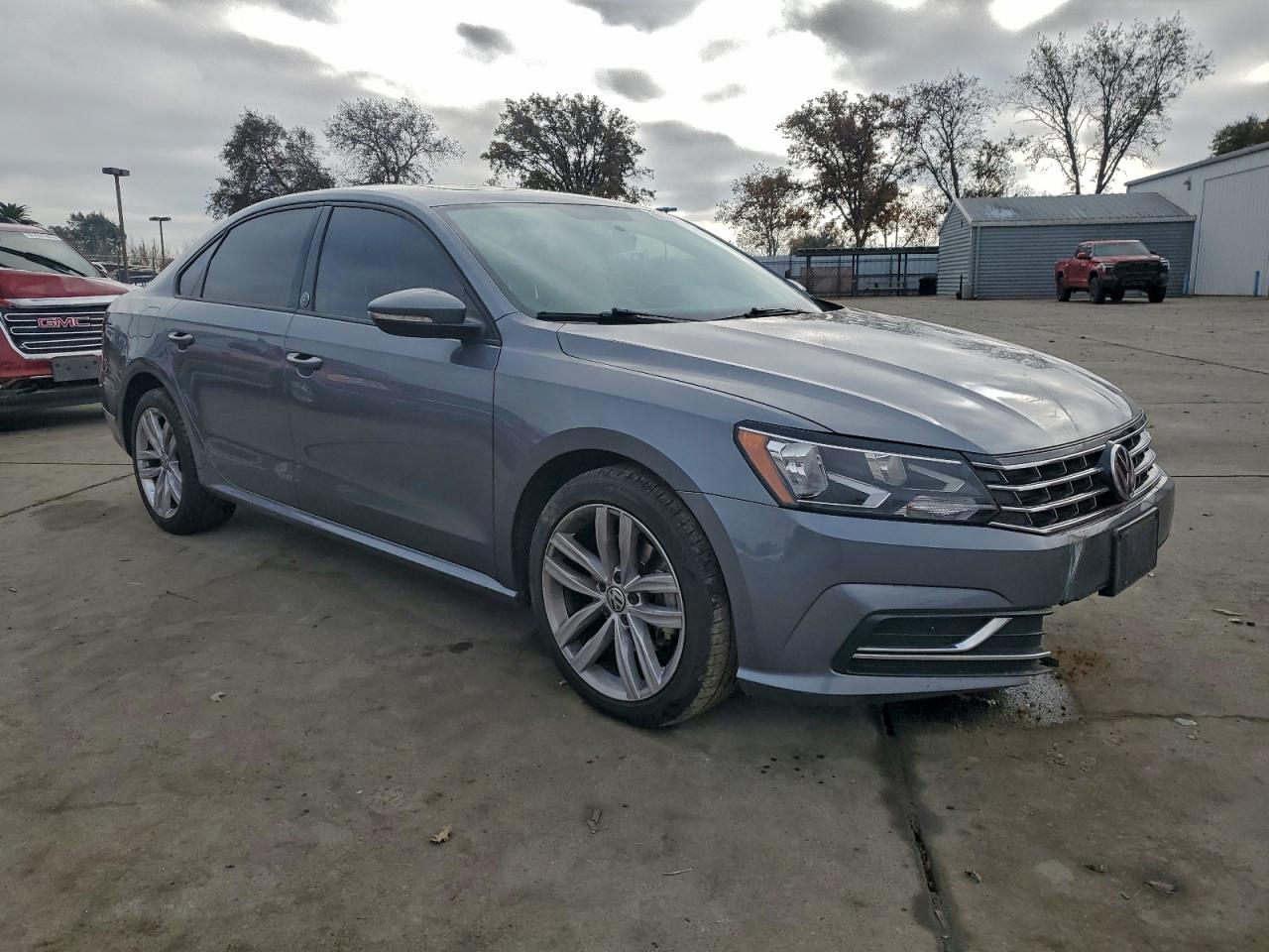 2019 VOLKSWAGEN PASSAT WOLFSBURG photo 4