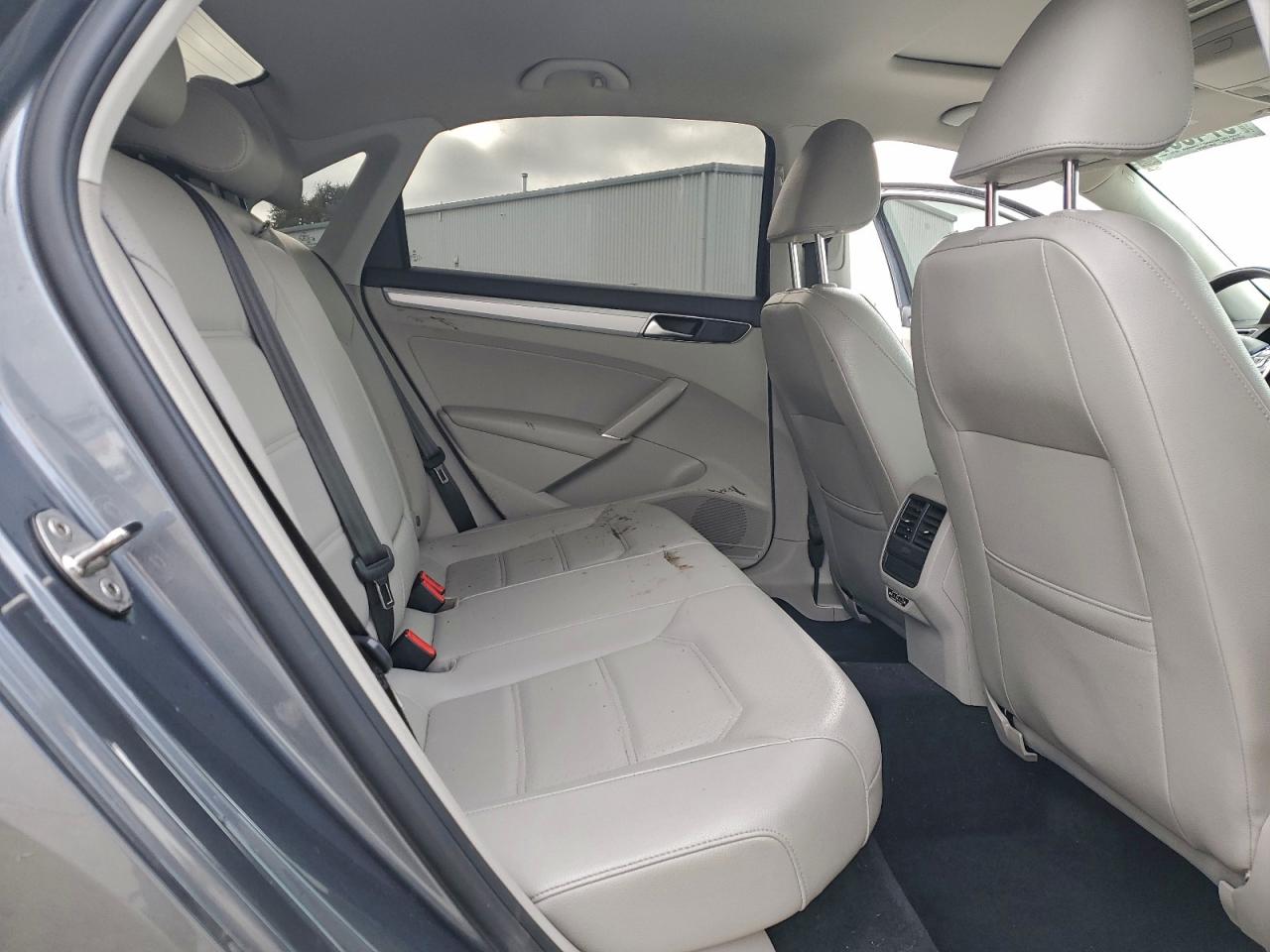 2019 VOLKSWAGEN PASSAT WOLFSBURG photo 10