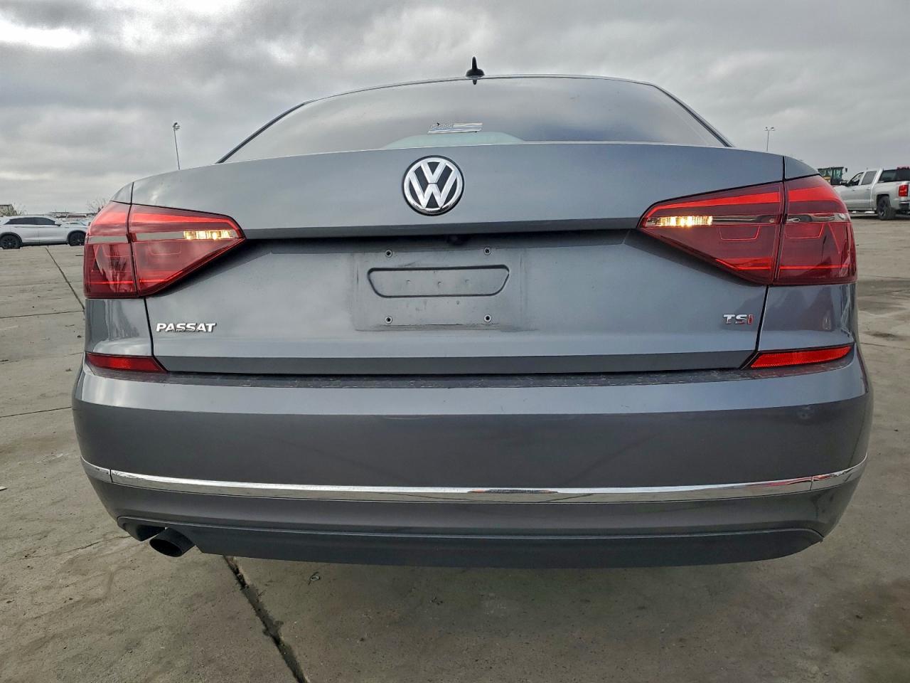 2019 VOLKSWAGEN PASSAT WOLFSBURG photo 6