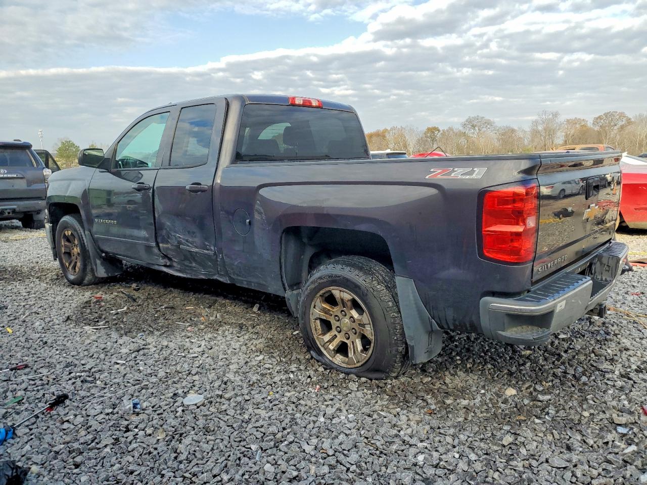 2015 CHEVROLET SILVERADO K1500 LT photo 2